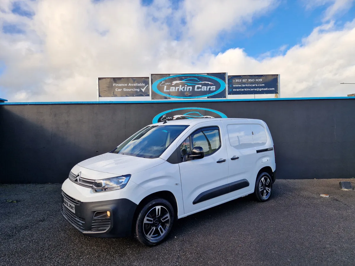 221 Citroen Berlingo High Spec Low Miles Mint Van - Image 1