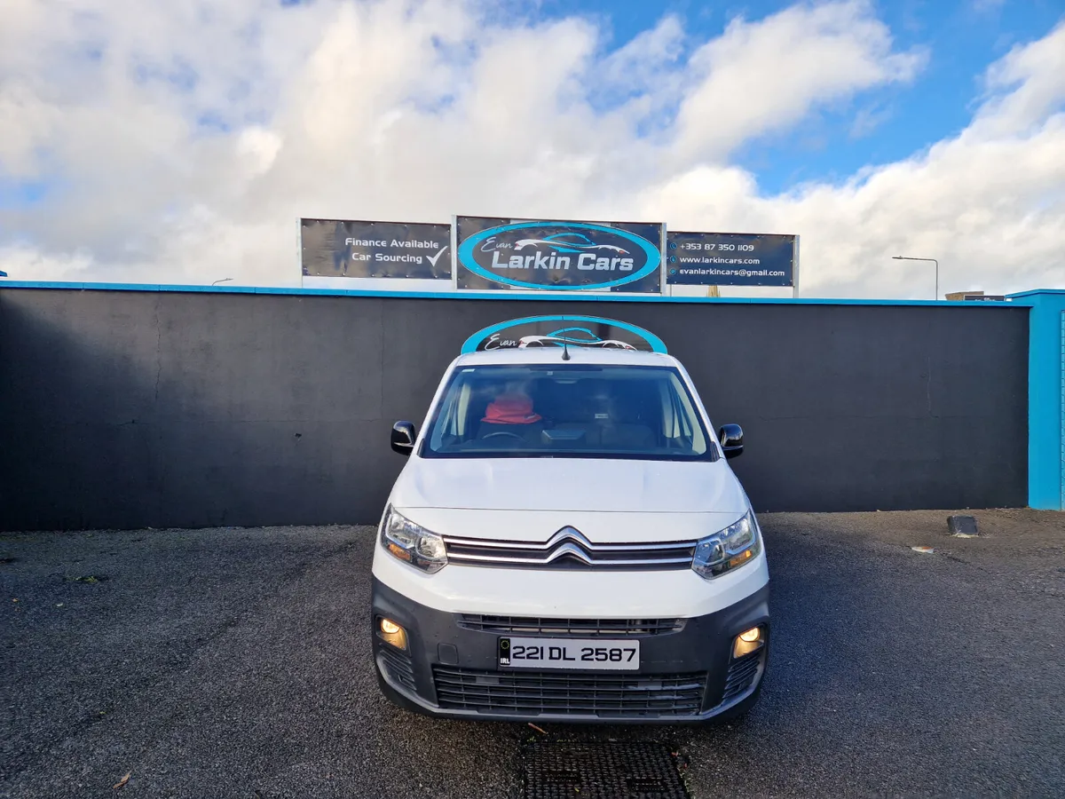 221 Citroen Berlingo High Spec Low Miles Mint Van - Image 2