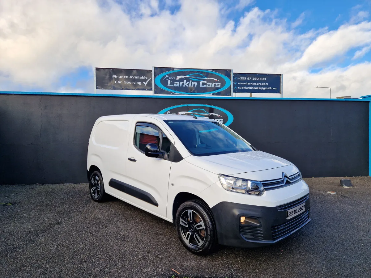 221 Citroen Berlingo High Spec Low Miles Mint Van - Image 3