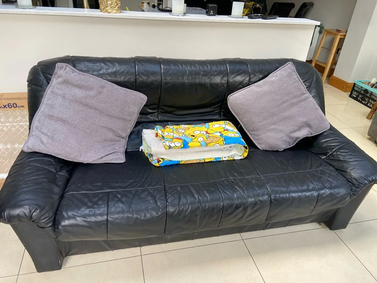 3/2 seater black leather couch - Image 1