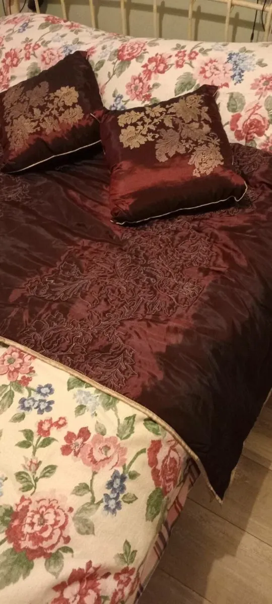 Bed Throw & 2 cushions - Image 1