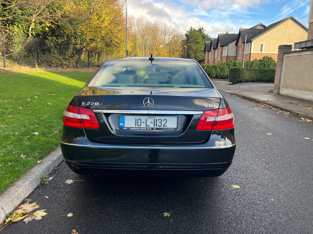 Mercedes-Benz E-Class 2010 - Image 2