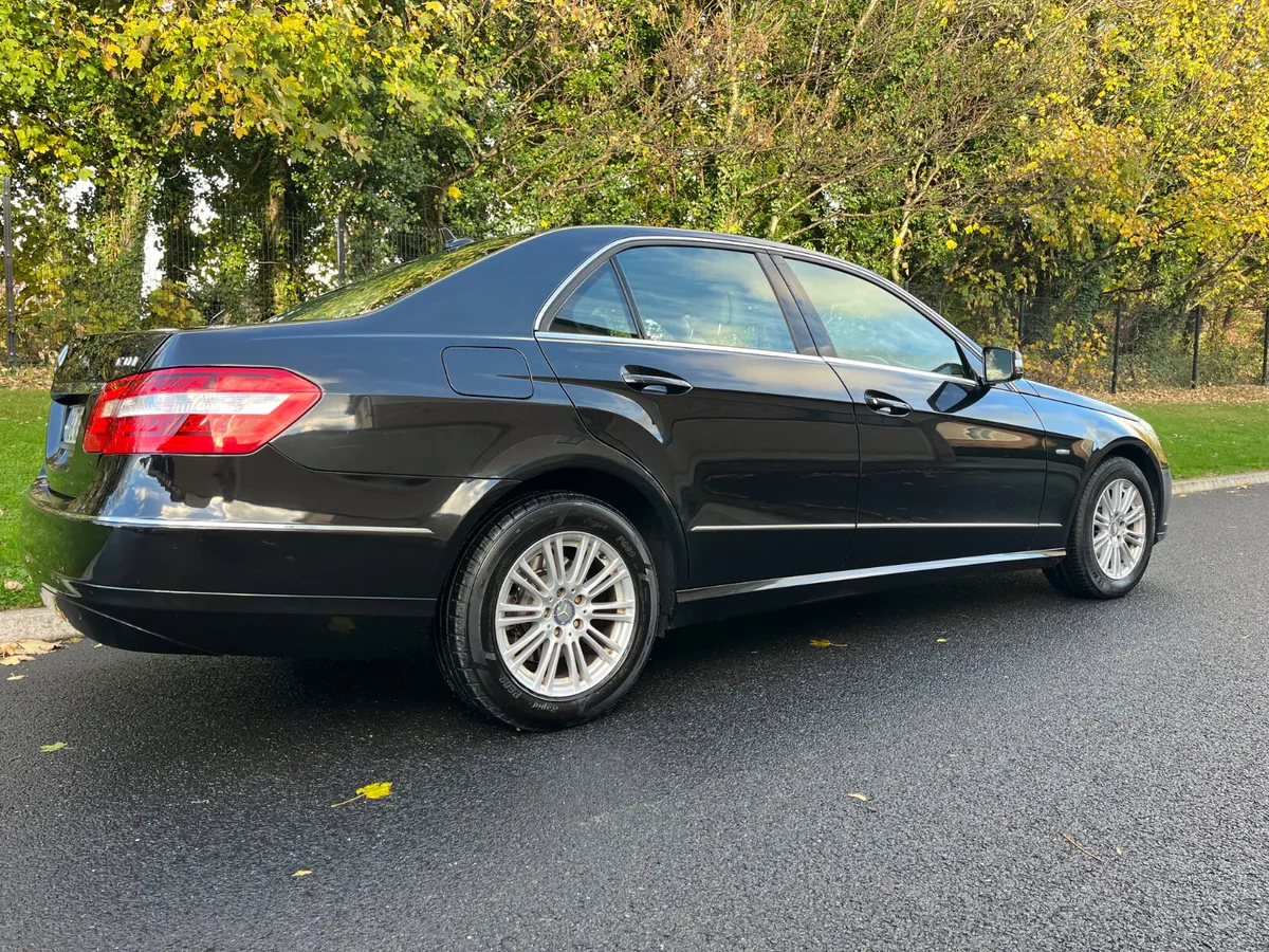 Mercedes-Benz E-Class 2010 - Image 3