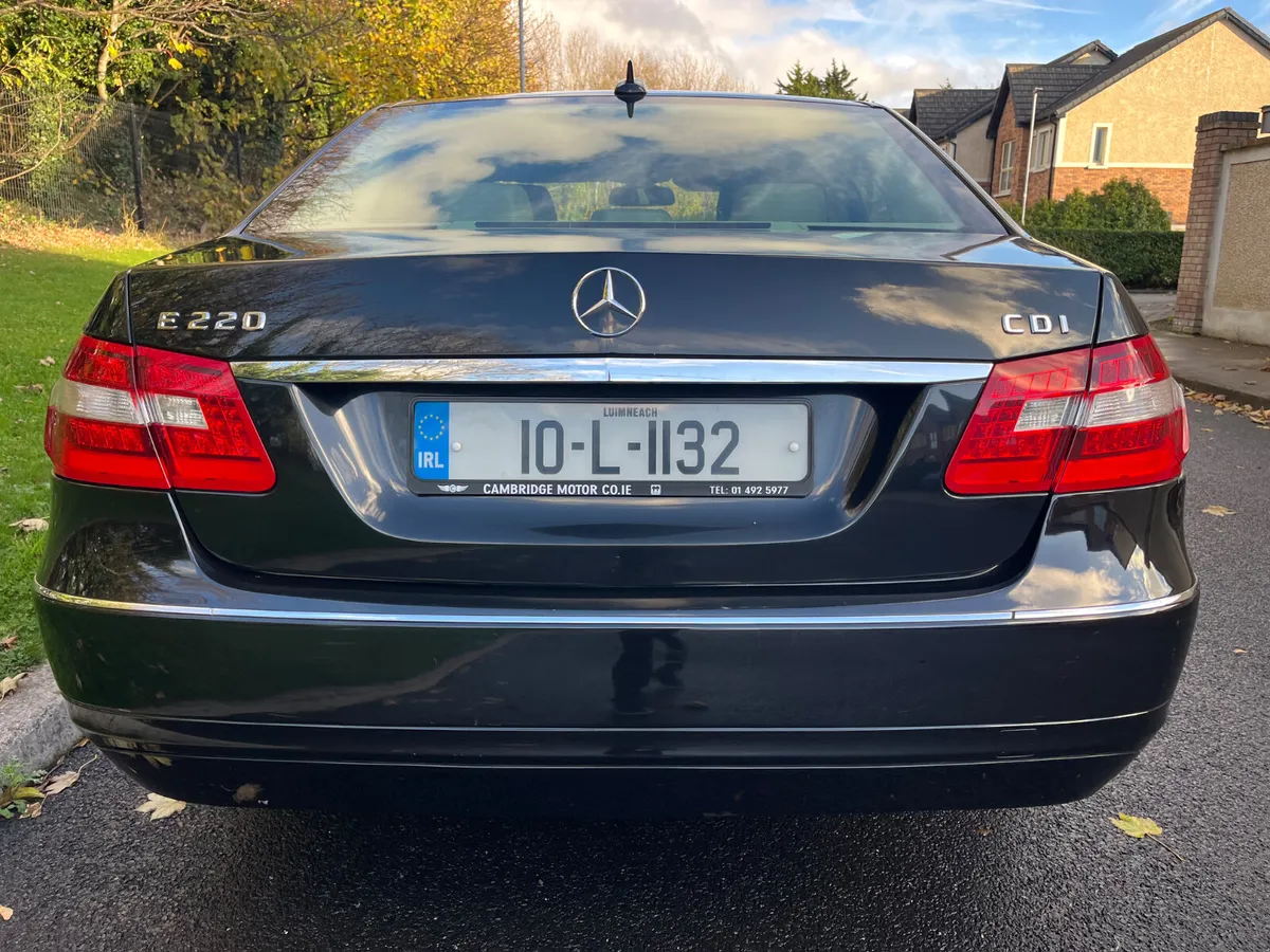 Mercedes-Benz E-Class 2010 - Image 4