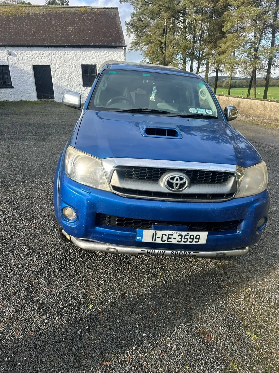 Toyota Hilux jeep - Image 3