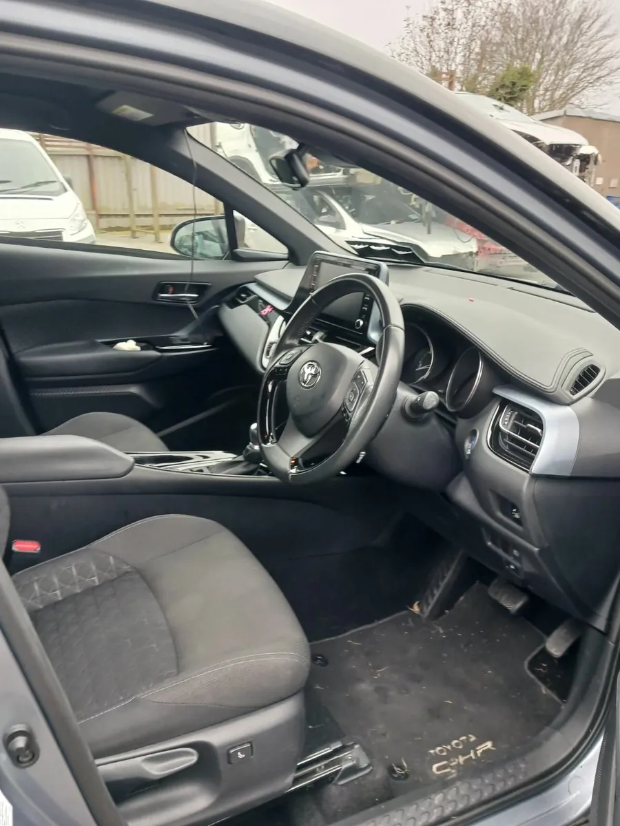 211 toyota chr - Image 3