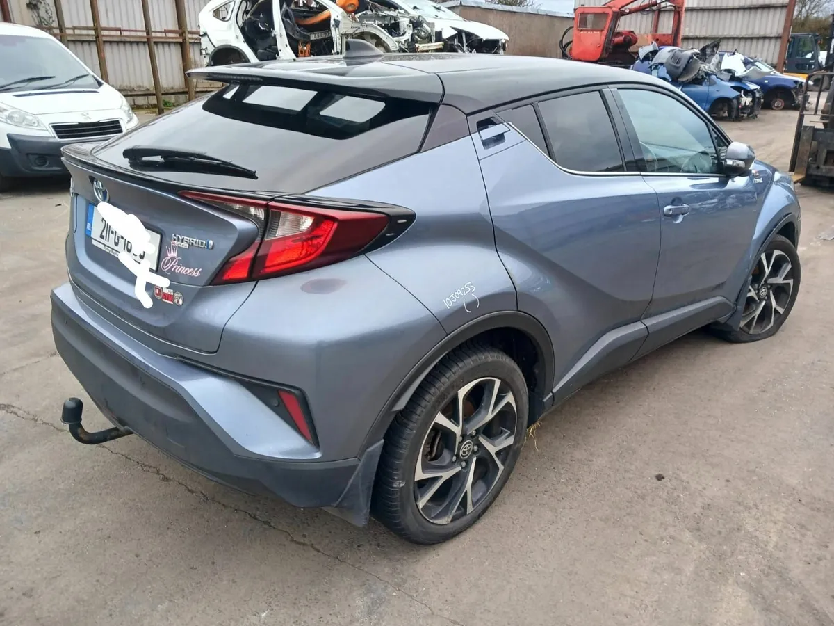 211 toyota chr - Image 4