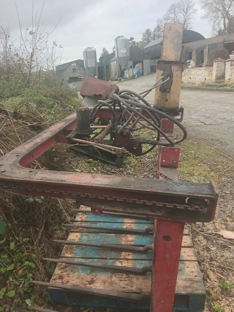 Old  style vicon silage block cutters 5 feet widev - Image 1