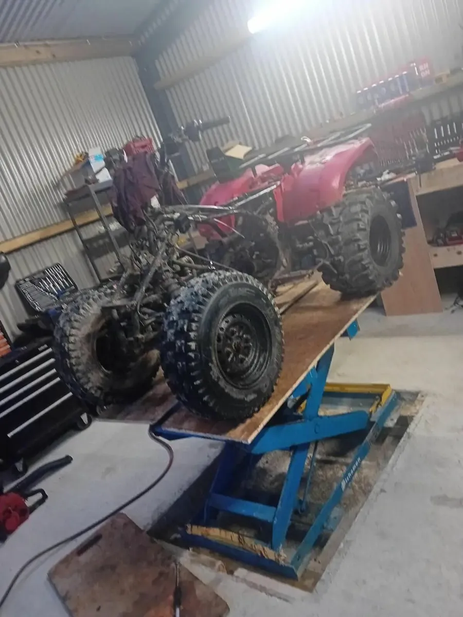 Scissor airbag compressor lift - Image 1