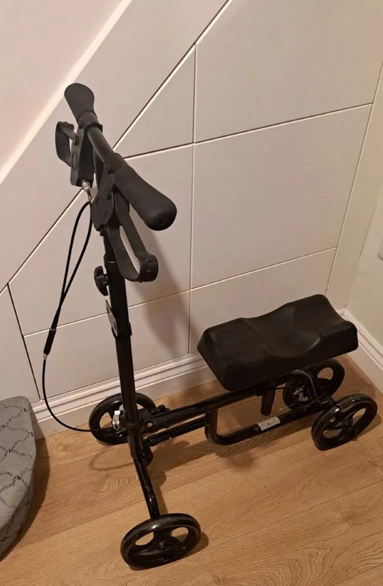 knee scooter - Image 1