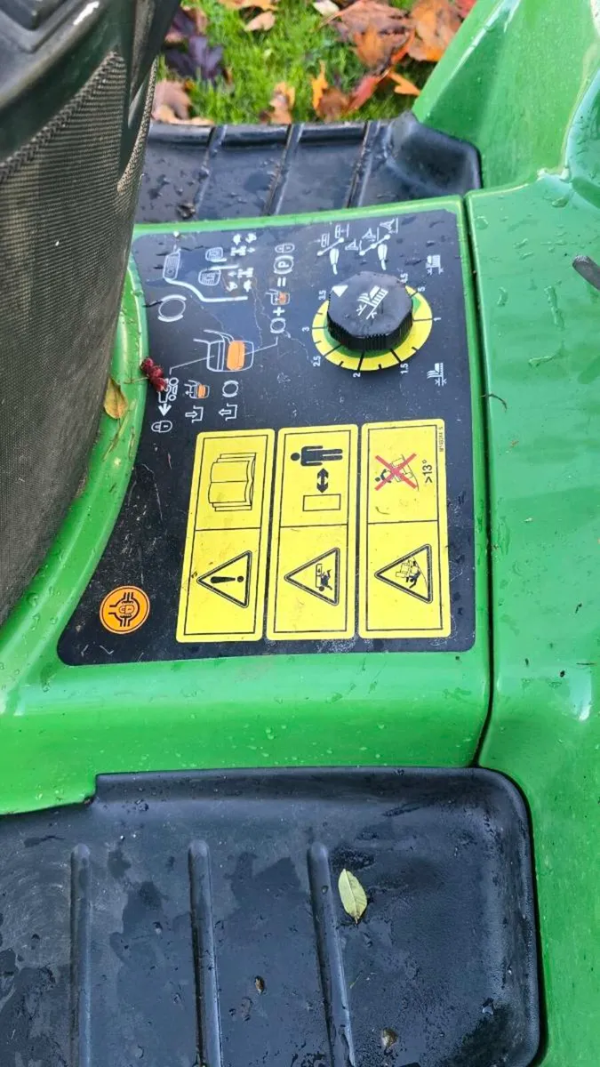 John Deere 4x4 diesel X748 - Image 4