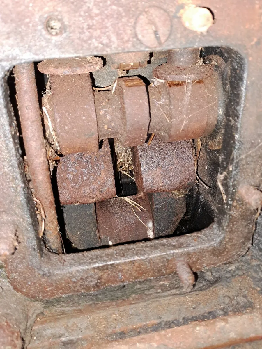 Vintage Ruston Diesel Stationary Engine (Parts) - Image 2