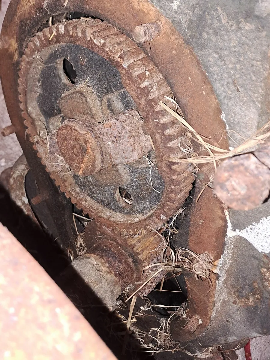 Vintage Ruston Diesel Stationary Engine (Parts) - Image 4