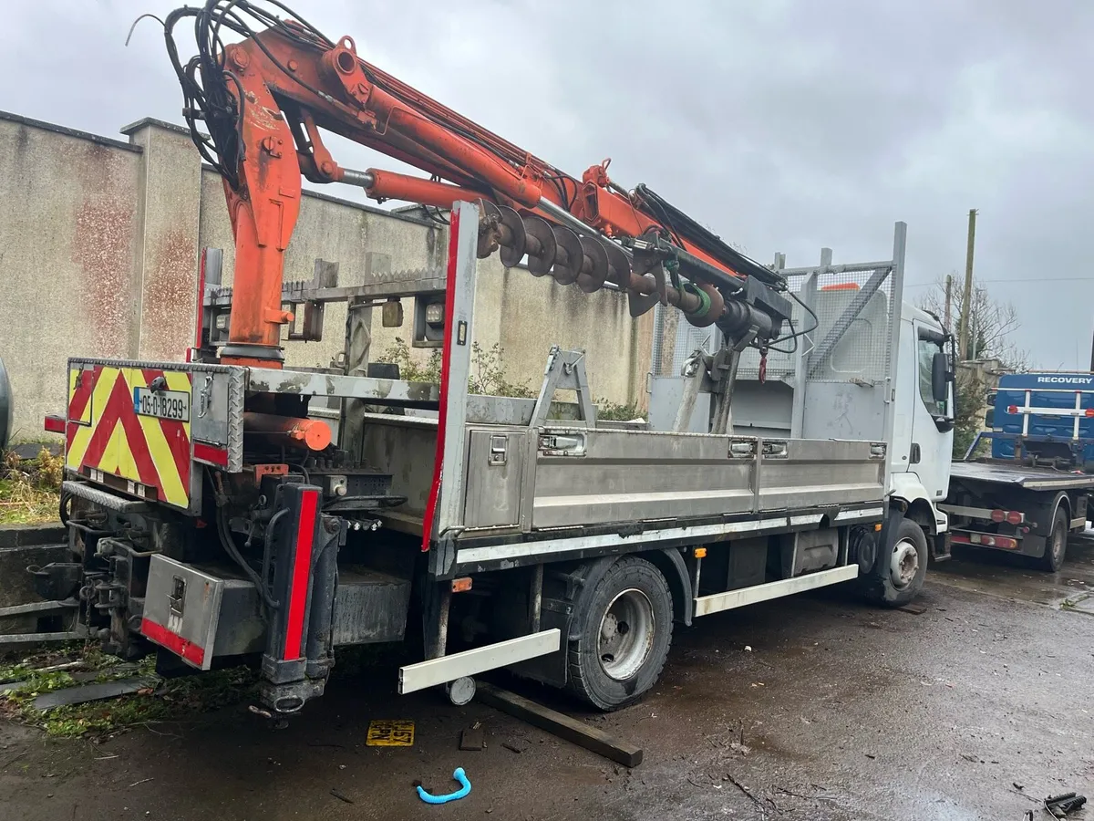 7.5tonne Poling Truck with Auger - Image 1