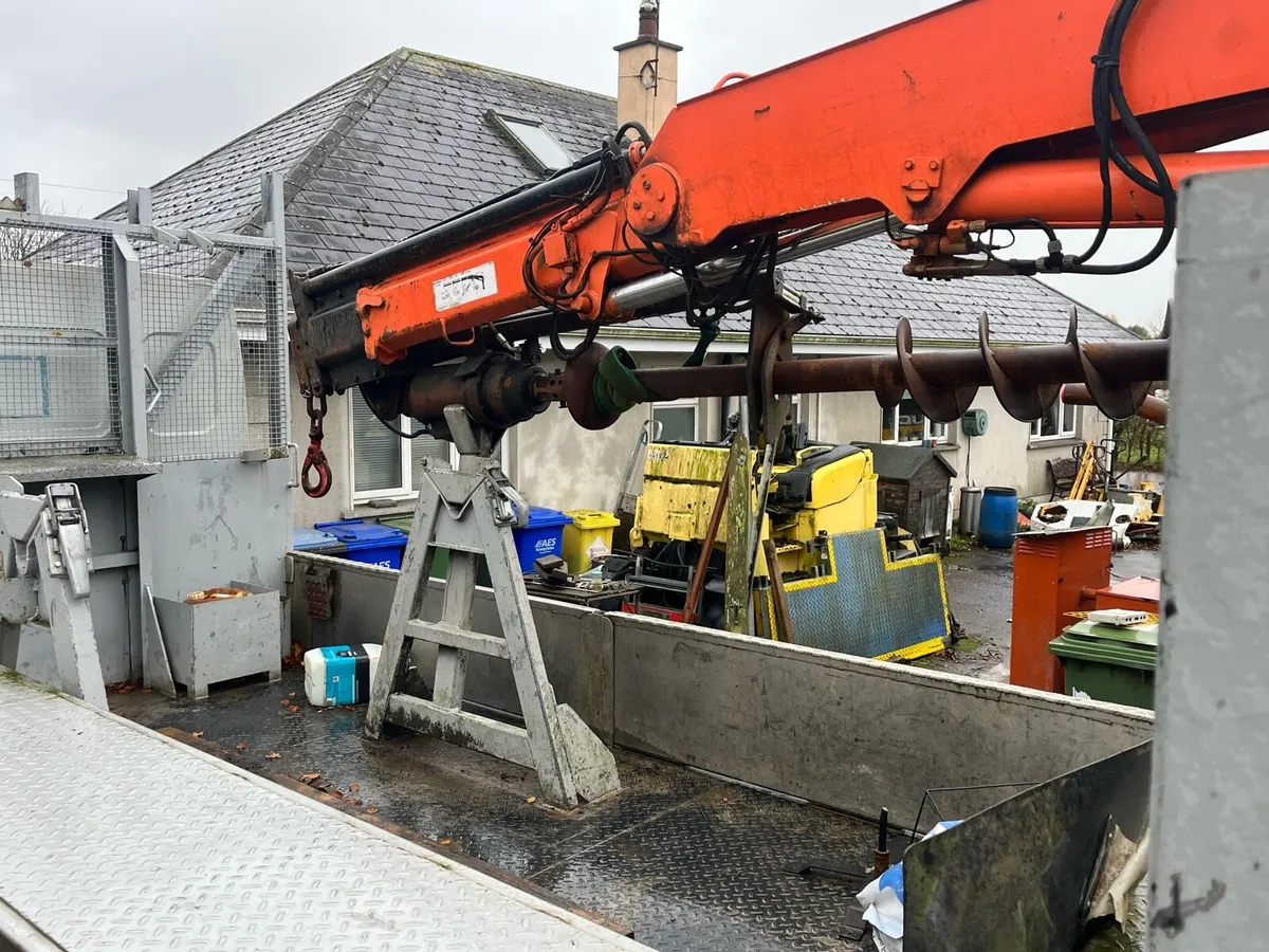 7.5tonne Poling Truck with Auger - Image 3