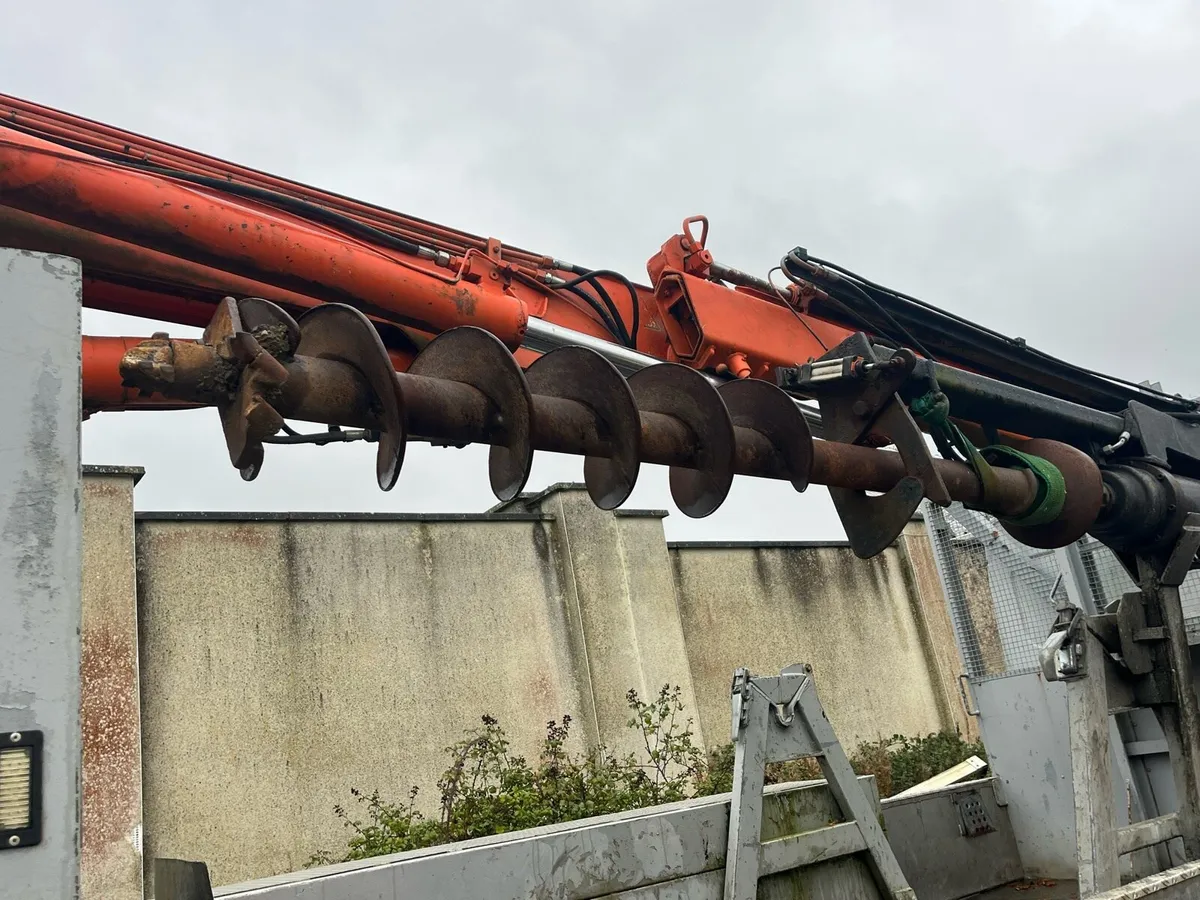 7.5tonne Poling Truck with Auger - Image 4