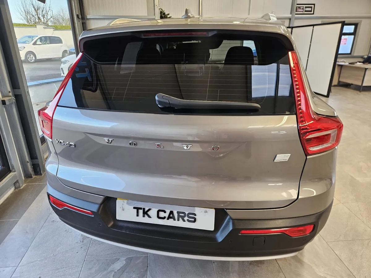 22 VOLVO XC40 HYBRID INSCRIPTION - Image 4