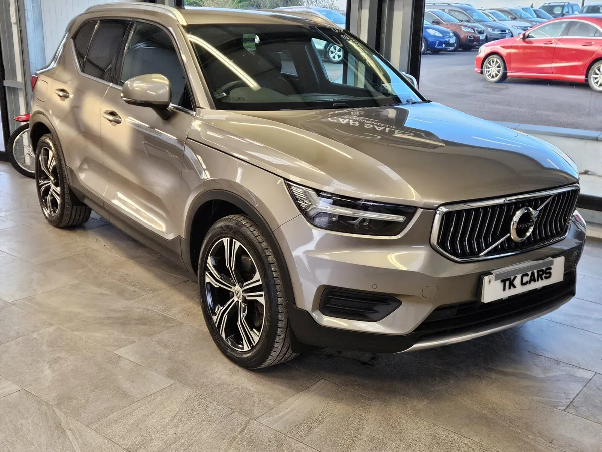 22 VOLVO XC40 HYBRID INSCRIPTION - Image 1