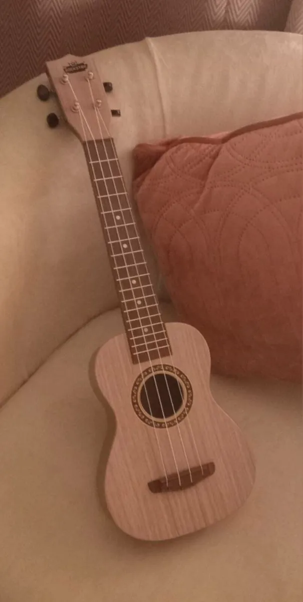Ukelele - Image 1