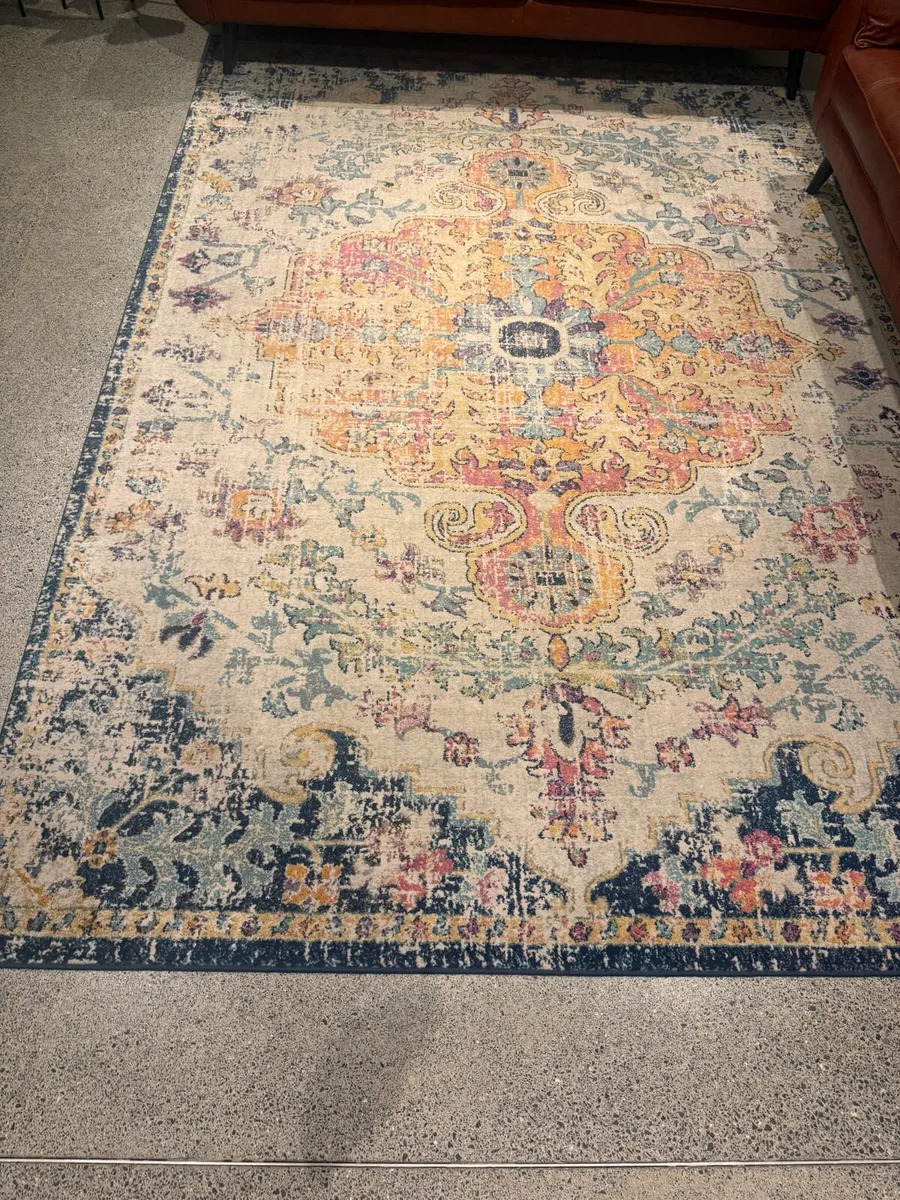 Large rug - Image 1