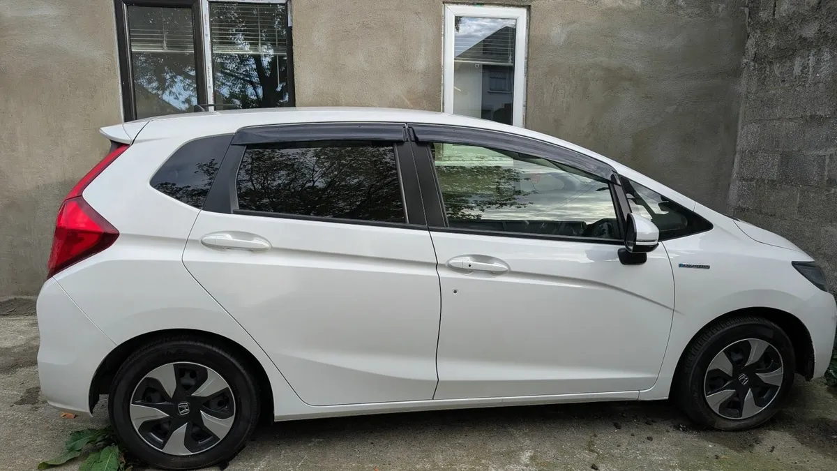HONDA FIT 2019 - HYBRID - AUTOMATIC - Image 3
