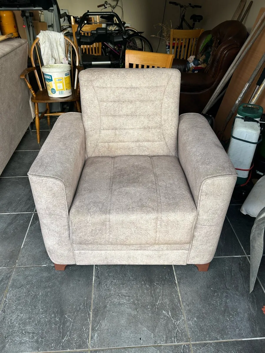 Armchair - Image 2