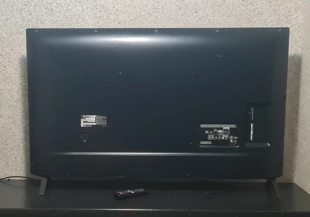 LG 49UH620V – 49” 4K Ultra HD Smart TV - Image 3