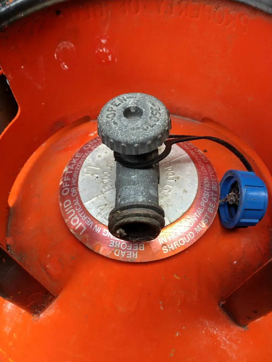 5 empty 18kg gas cylinders for sale - Image 2