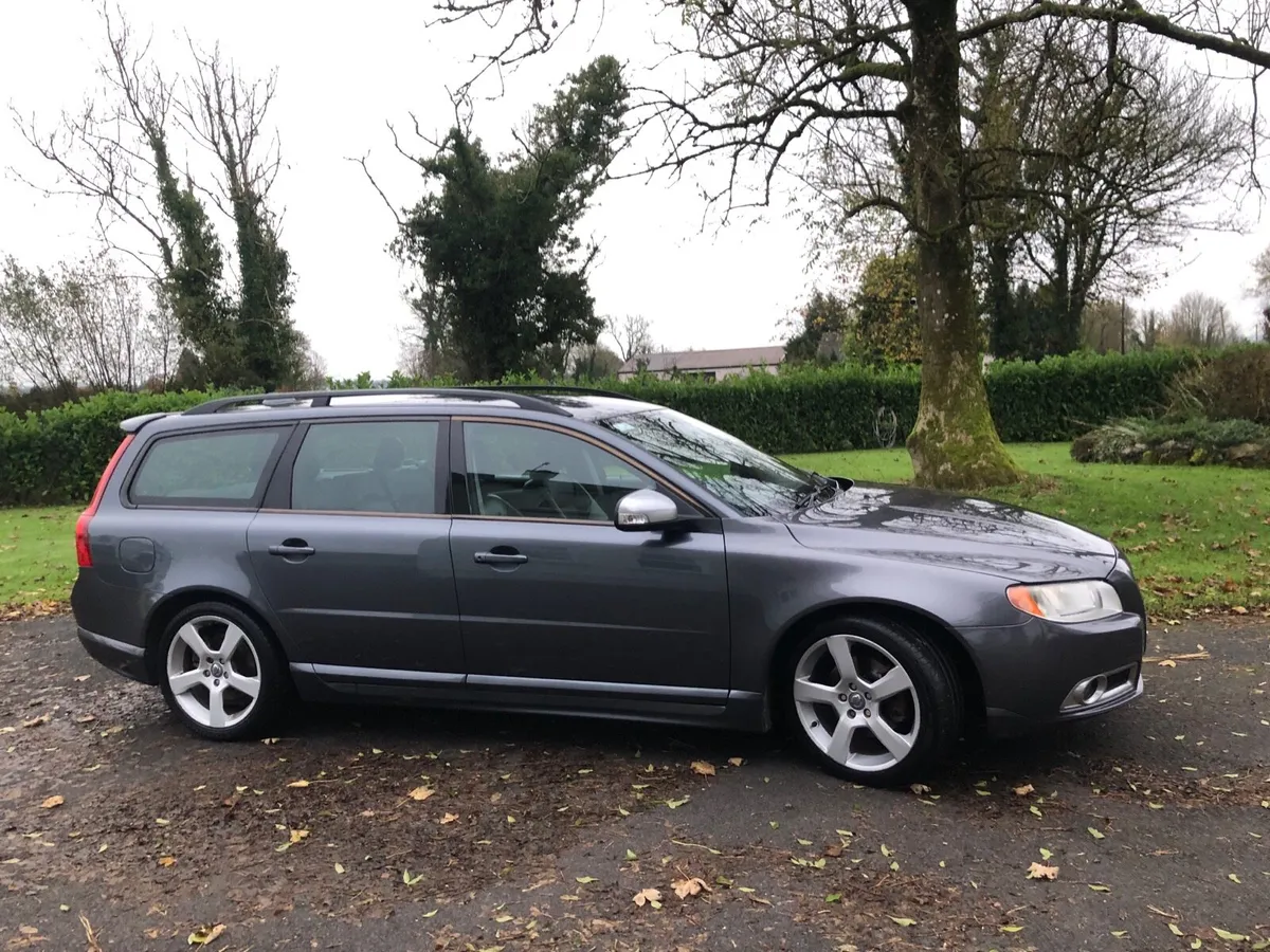 Volvo V70 - Image 1