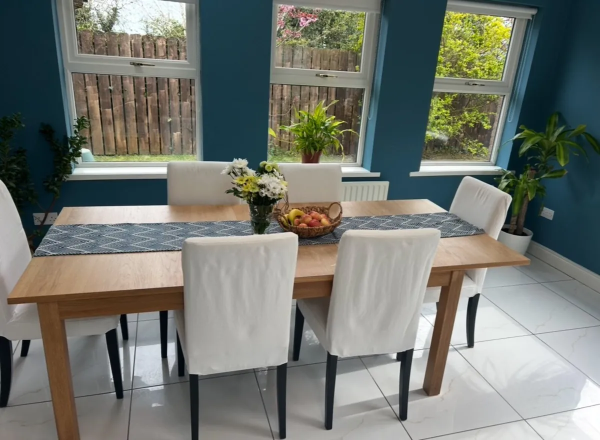 Dining room table and chairs - Image 1