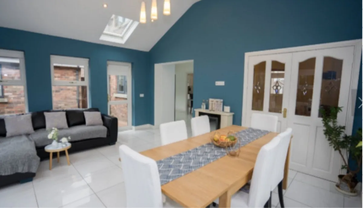 Dining room table and chairs - Image 2