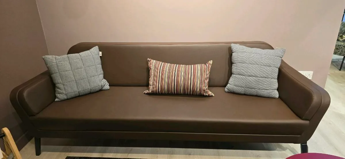 Harc 3 seater sofa ex showroom - Image 2