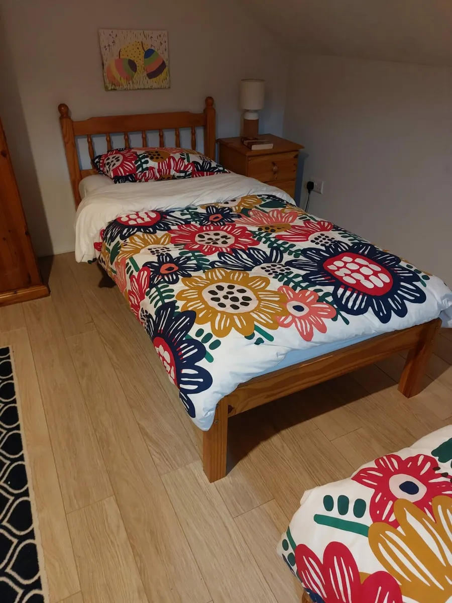 Single beds - Image 1