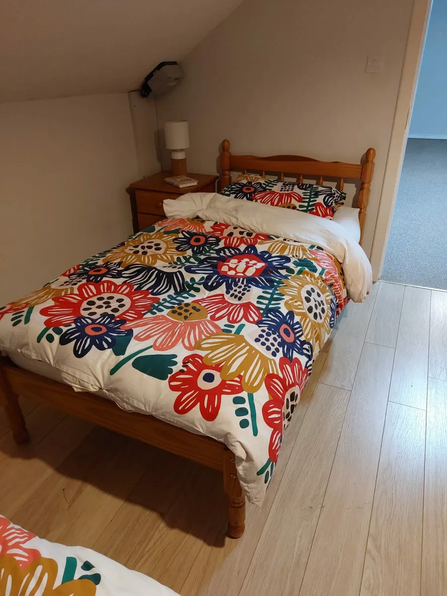 Single beds - Image 2