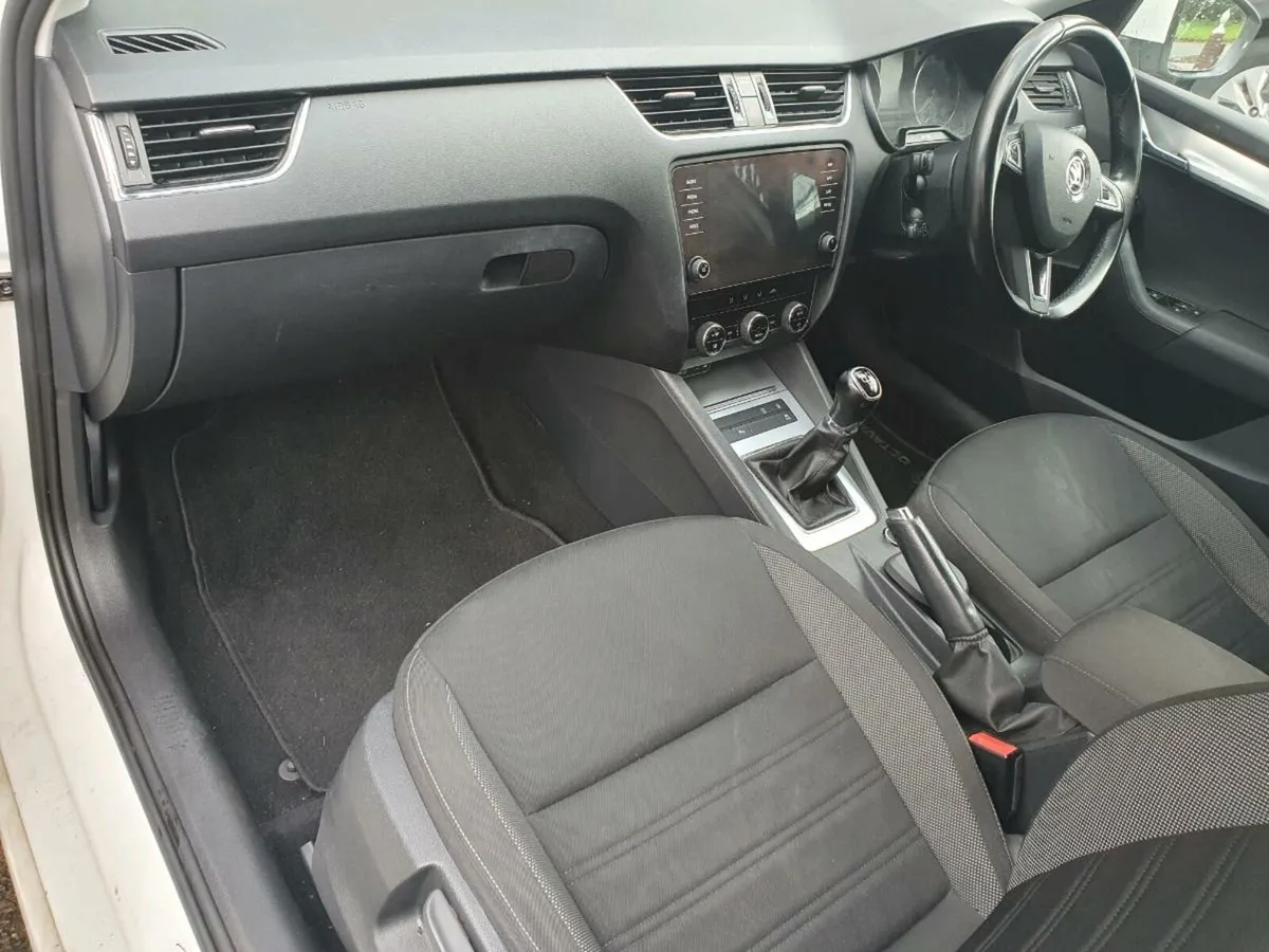172 Skoda Octiva Estate 1.6 TDI SE TECH - Image 4