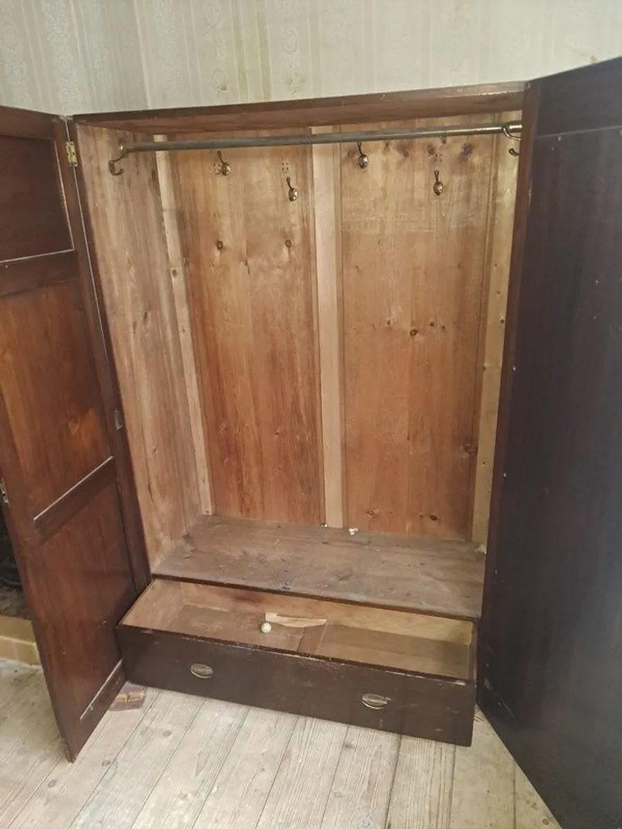 Beautiful Antique Mahogany Wardrobe - Image 2