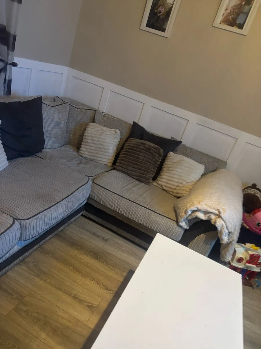 L shaped sofa - Image 2