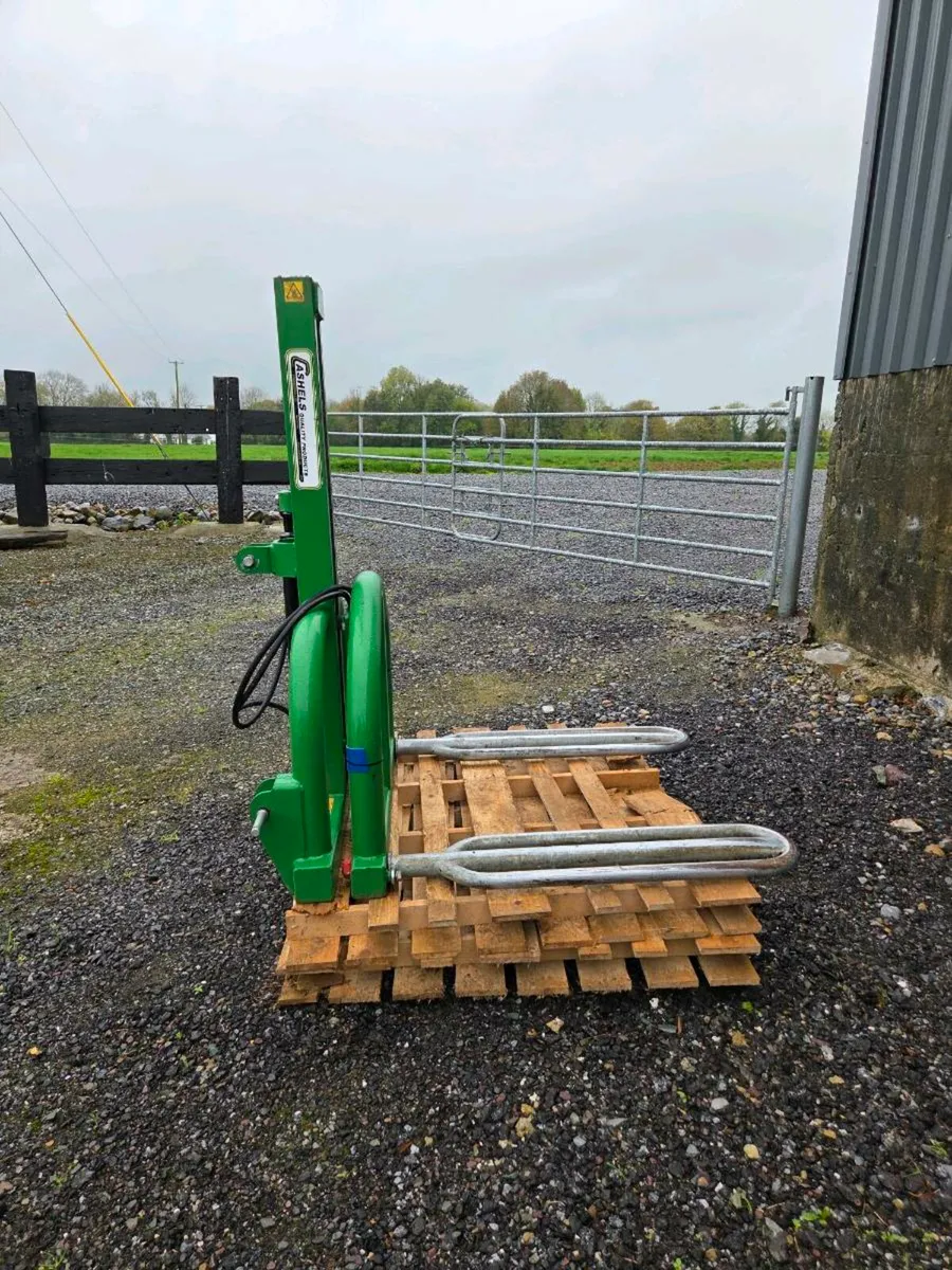 Cashels Bale lifter - Image 3