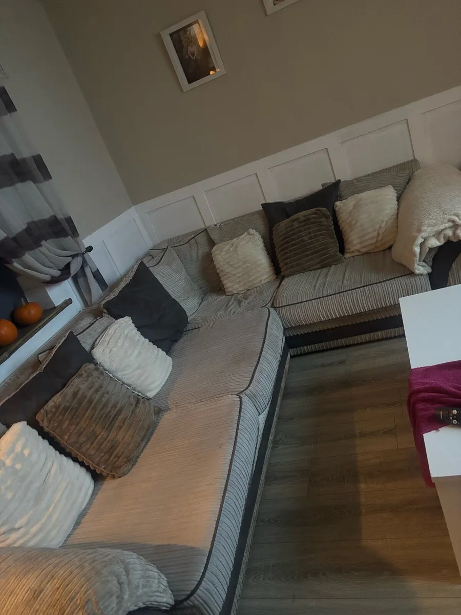 L shaped sofa - Image 1