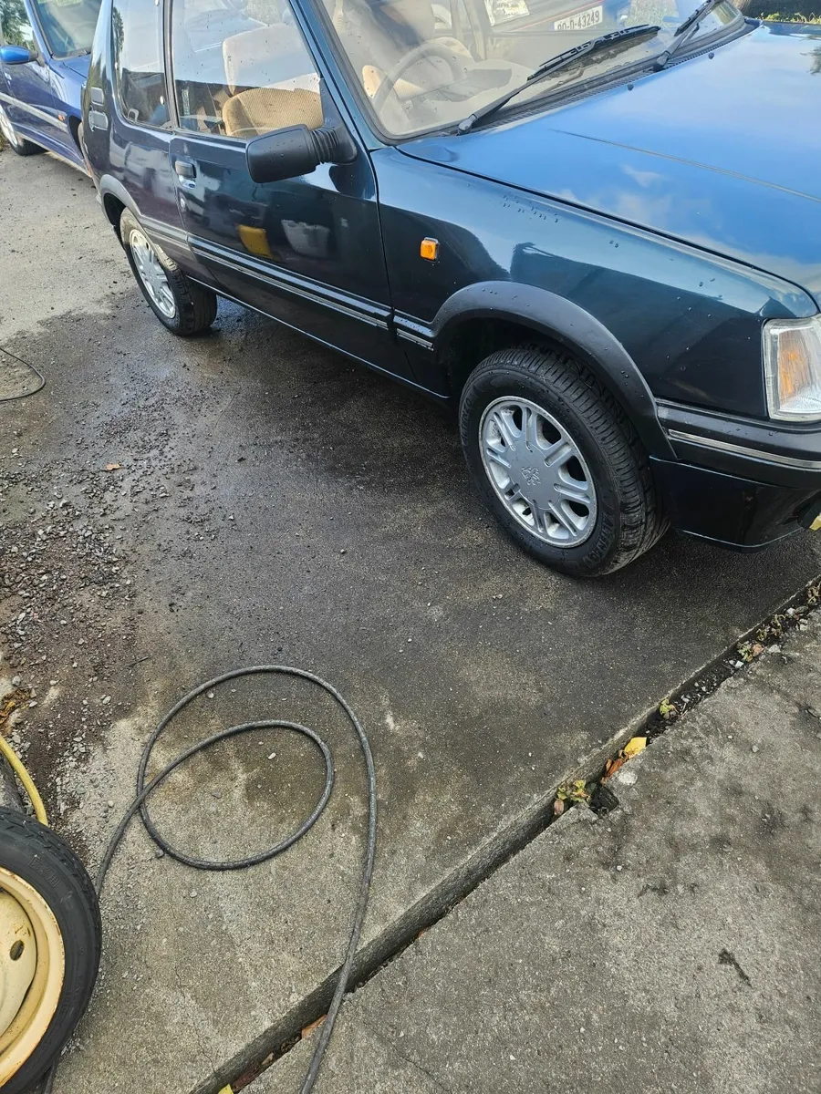 2 Peugeot 205  stdt turbo - Image 4