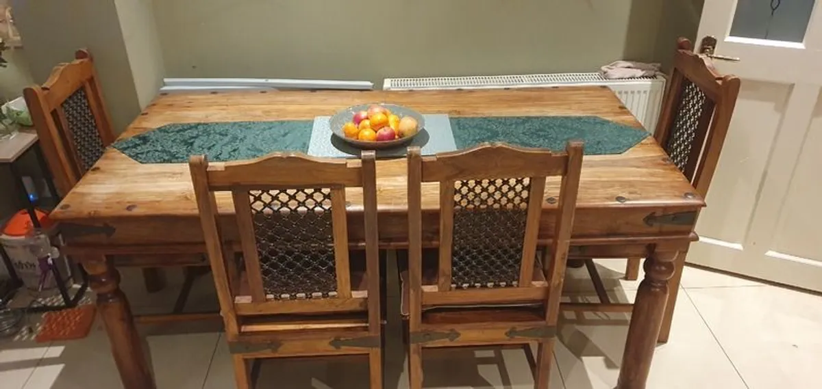 Table and chairs - still available - Image 2