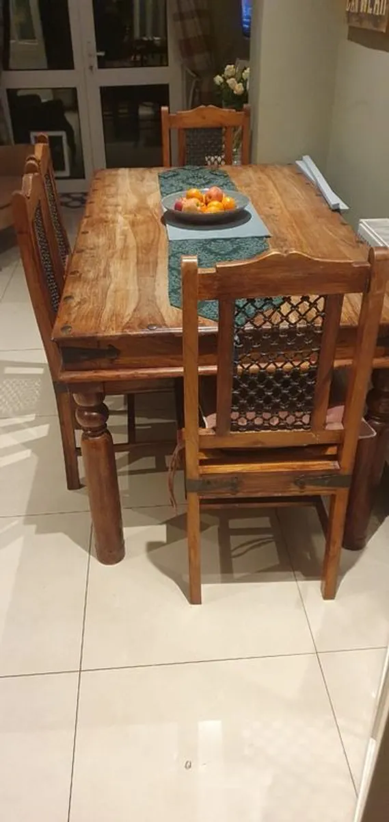 Table and chairs - still available - Image 3