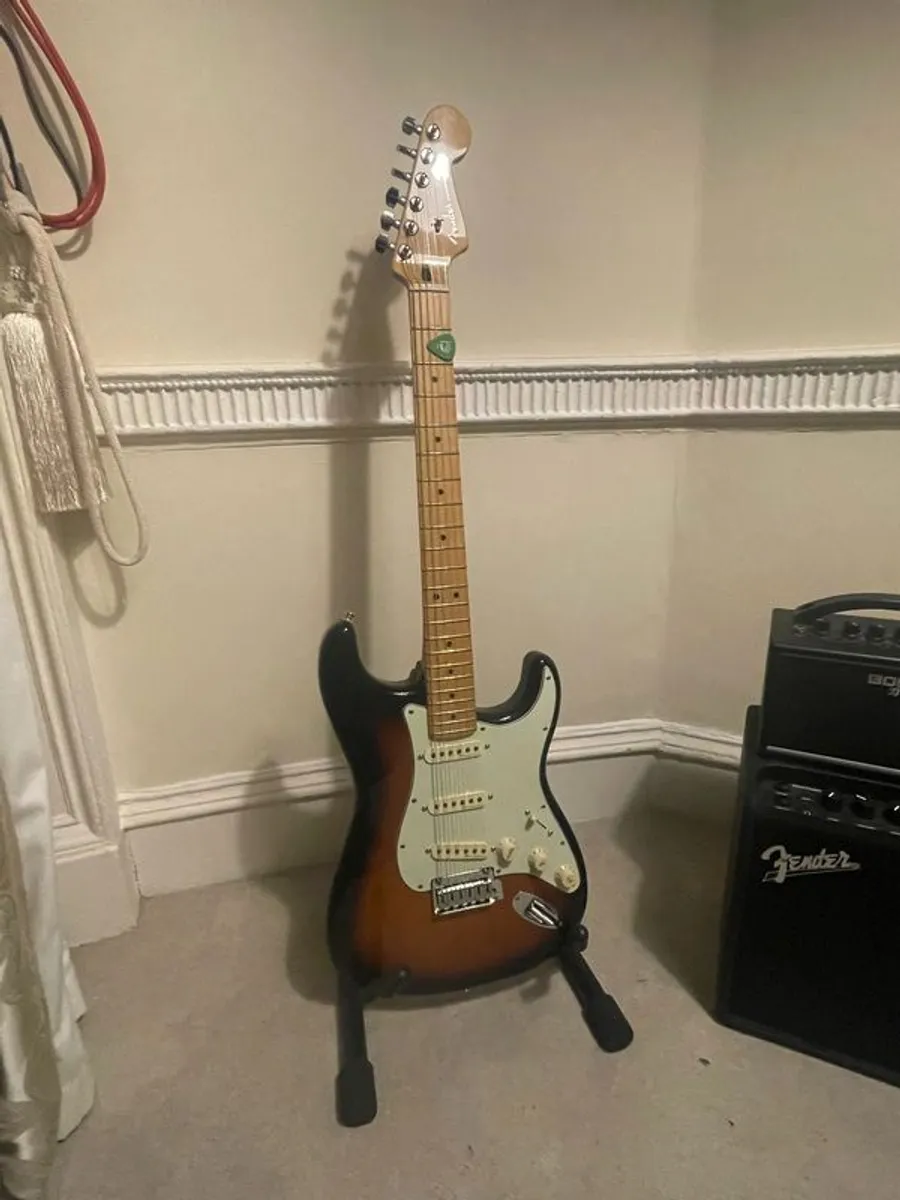 Fender Strat - Image 1