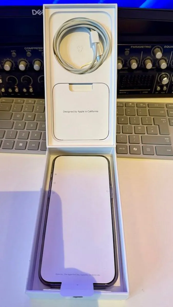 iPhone 15 Pro Max - Image 2