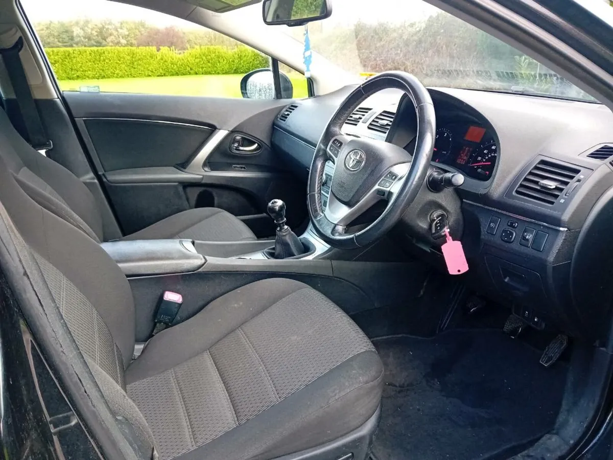 2014 Toyota Avensis Diesel - Image 4