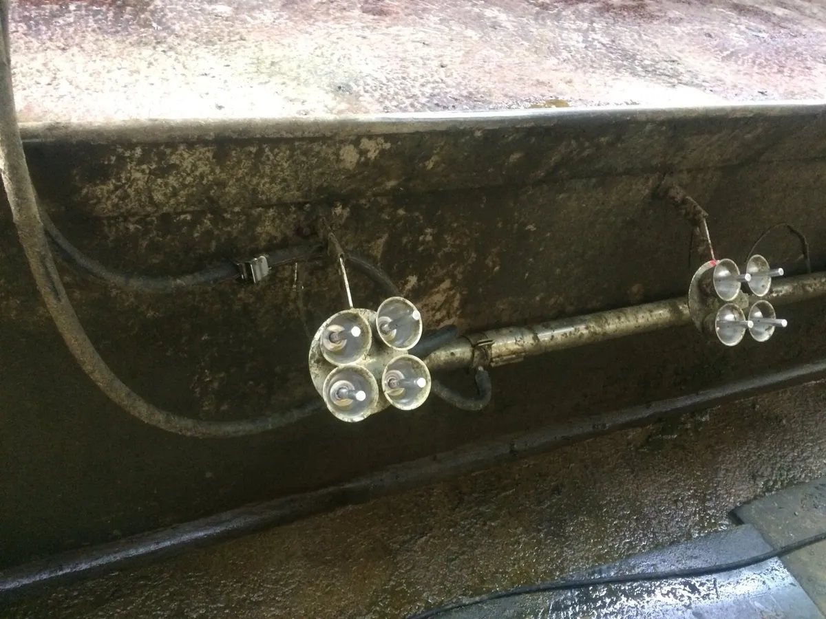 40 unit herringbone milking parlour - Image 3