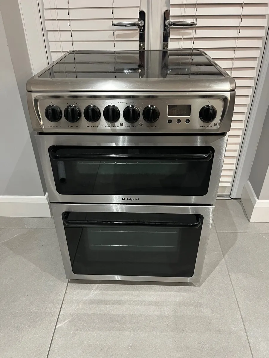Hotpoint 60cm wide cooker - Image 1