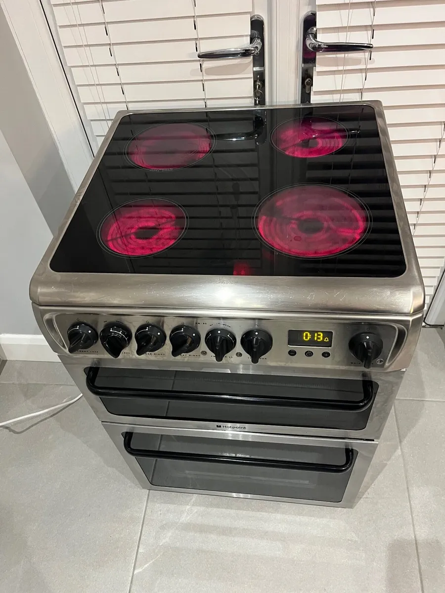 Hotpoint 60cm wide cooker - Image 2