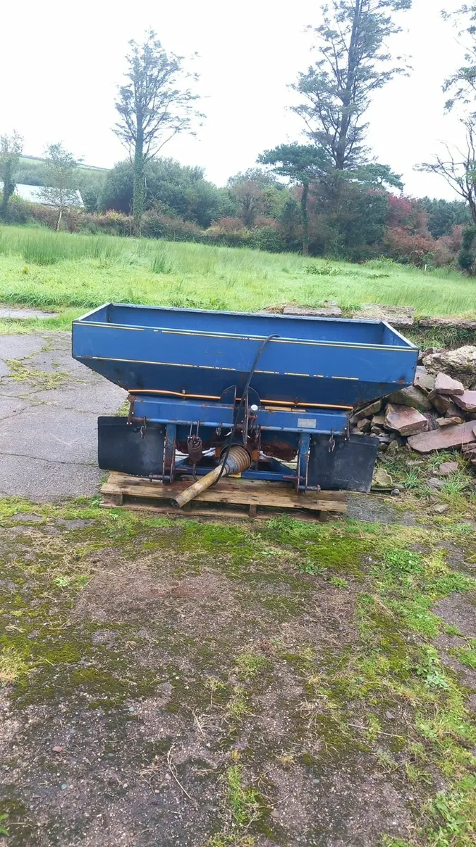 Fertiliser Spreader - Image 2