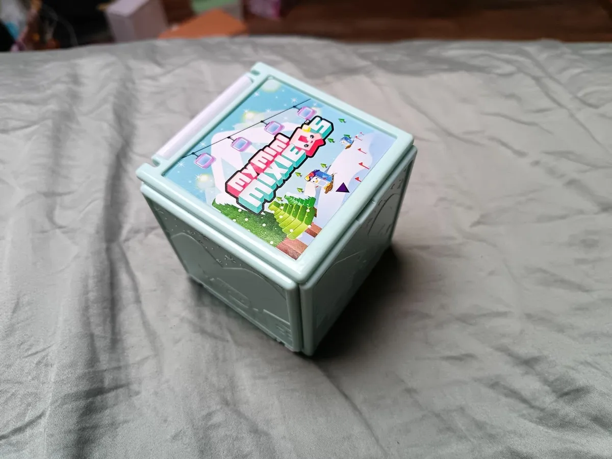 My Mini Mixieq's skiing play set - Image 4